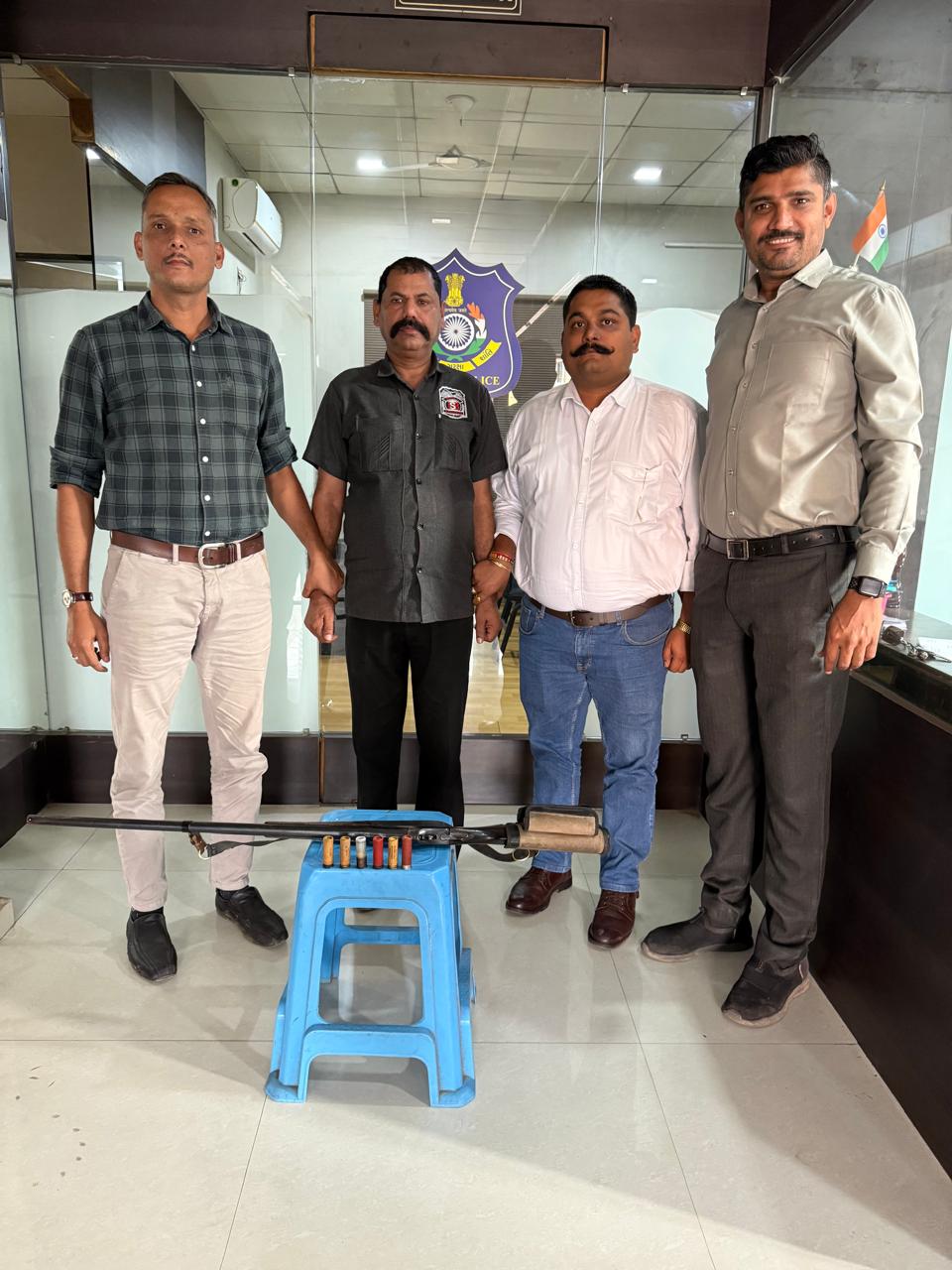 ભરૂચમાં ગેરકાયદેસર હથિયાર સાથે સિક્યુરિટી ગાર્ડ ઝડપાયો: સેવાશ્રમ રોડ પરથી સિંગલ બેરલ બંદુક અને 6 કારતુસ સાથે પોલીસે ઝડપી લીધો