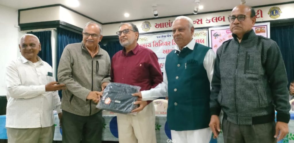 અમૂલ્ય સિનિયર સિટીઝન ક્લબ,આણંદ દ્વારા ગઝલ લેખક અનવર બહાદરપુરવાલા નું થયેલું સન્માન