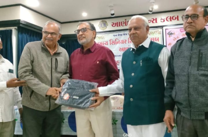 અમૂલ્ય સિનિયર સિટીઝન ક્લબ,આણંદ દ્વારા ગઝલ લેખક અનવર બહાદરપુરવાલા નું થયેલું સન્માન