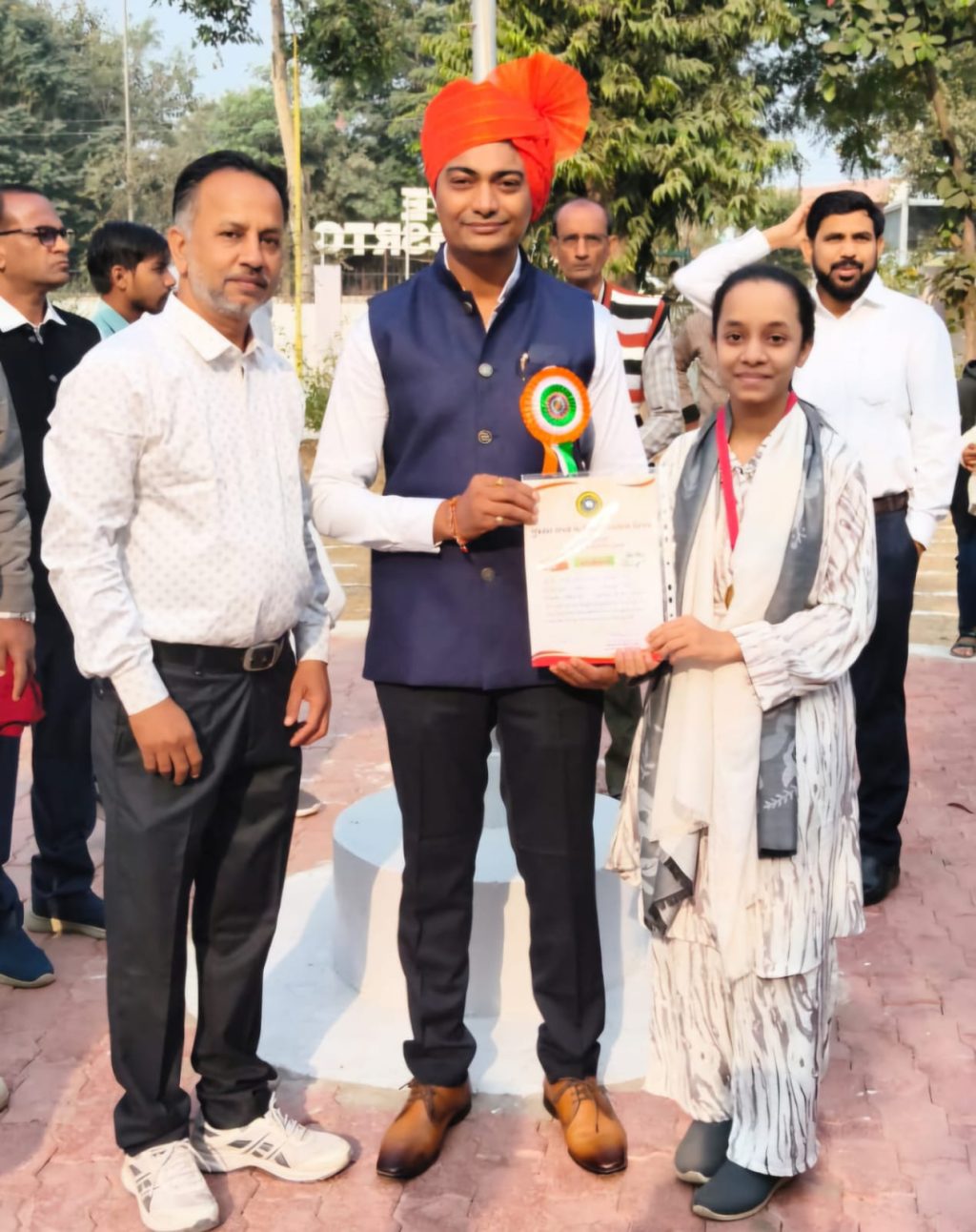 ગુજરાત .એસ.ટી.નડિયાદ વિભાગીય નિયામક દ્વારા કુ.બુસરા વ્હોરા નું થયેલું સન્માન.