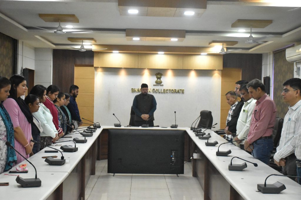 શહીદ દિન નિમિત્તે દેશના અમર શહીદોને ભરૂચ જિલ્લા વહીવટી તંત્ર દ્વારા ભાવભીની શ્રદ્ધાંજલિ અર્પણ કરાઈ