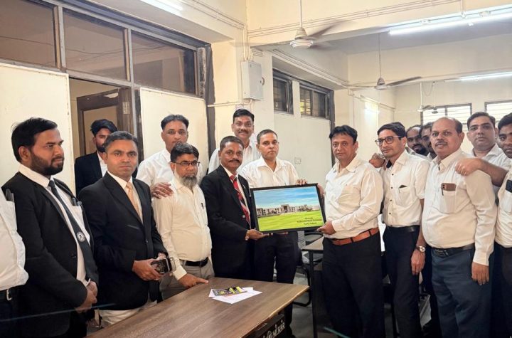 ભરૂચ ડિસ્ટ્રિક્ટ કોર્ટ ખાતે બાર કાઉન્સિલ ઓફ ગુજરાત ચૂંટણી 2026 માટે ઉમેદવાર સનતકુમાર પરમારનો પ્રચાર.