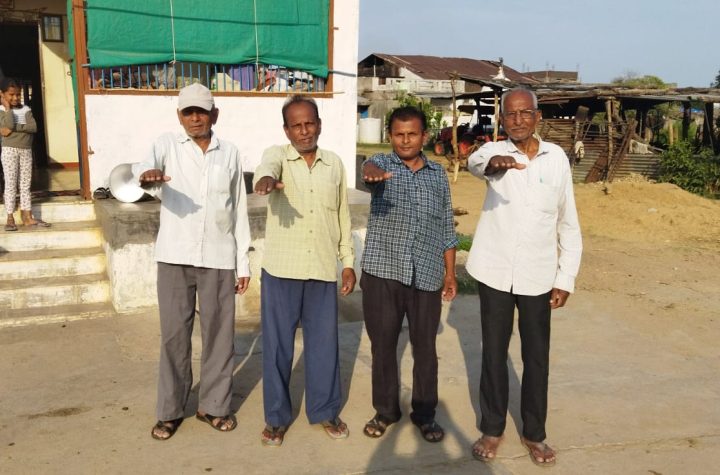 વાગરાના ગંધાર ખાતે અગરિયા કામદારોમાં મતદાન જાગૃતિનો વિશેષ કાર્યક્રમ યોજાયો.