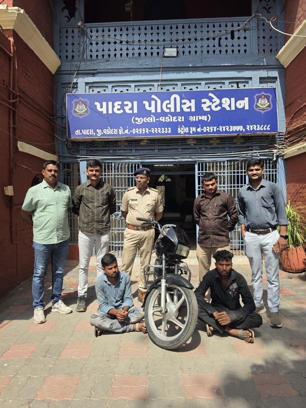 પાદરા પોલીસ દ્વારા ત્રણ માસ અગાઉ ચોરી થયેલ મોટરસાયકલ ઝડપી, ચોરીના ગુનાનો ભેદ ઉકેલવામાં સફળતા…