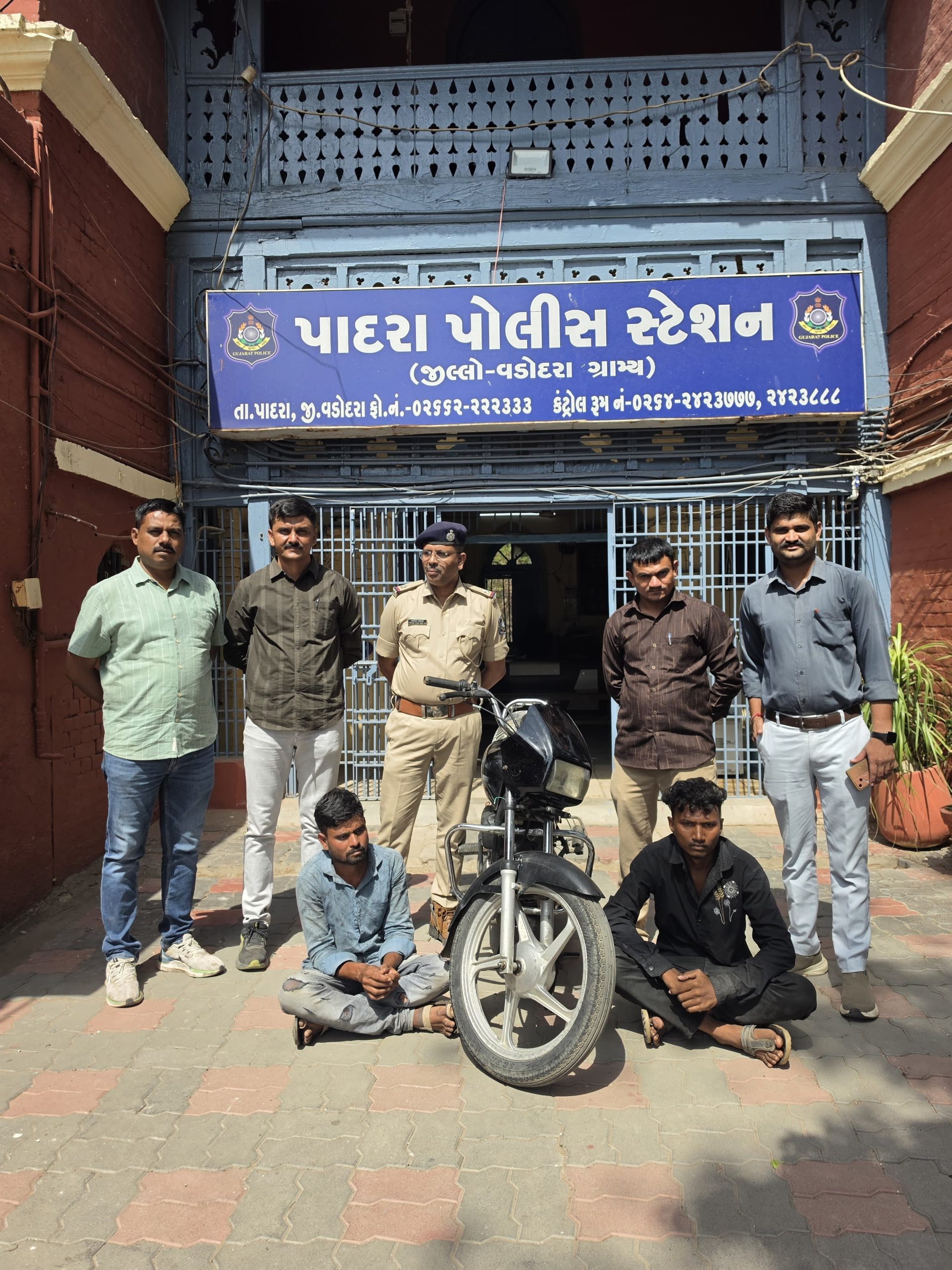 પાદરા પોલીસ દ્વારા ત્રણ માસ અગાઉ ચોરી થયેલ મોટરસાયકલ ઝડપી, ચોરીના ગુનાનો ભેદ ઉકેલવામાં સફળતા…
