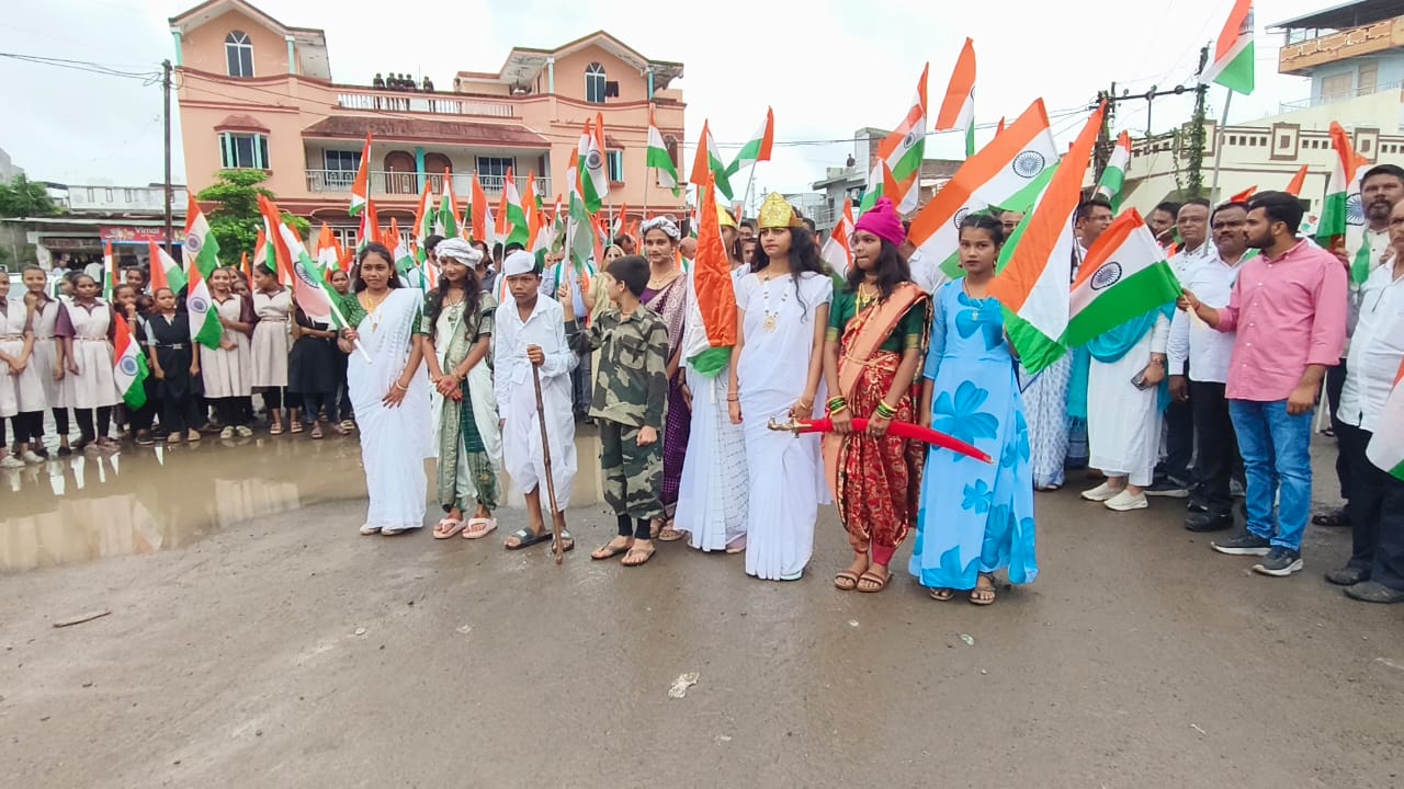 કંડારી ગામે ભવ્ય તિરંગા યાત્રા, દેશભક્તિના રંગે રંગાયું સમગ્ર ગામ..!!