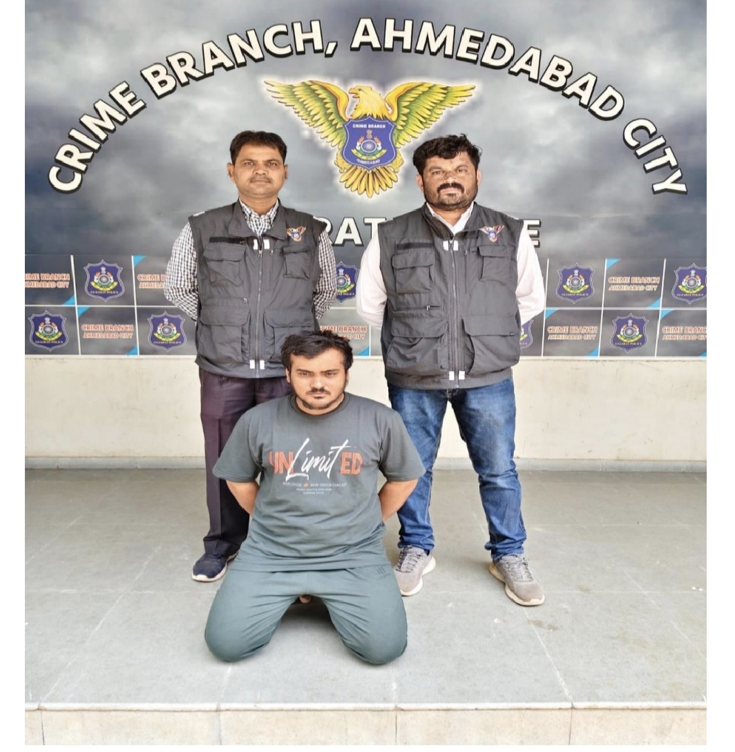 અમદાવાદ ક્રાઈમ બ્રાન્ચની કાર્યવાહી: બે પાસા વોન્ટેડ આરોપીઓ ઝડપાયા.