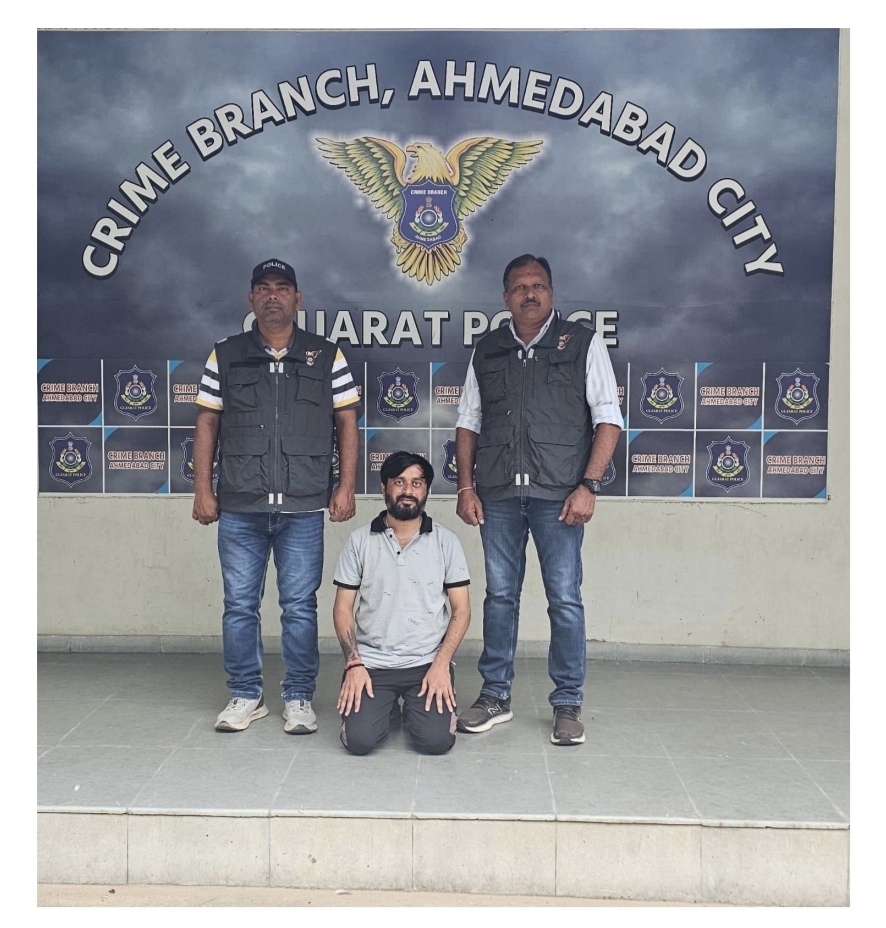 ચાંદખેડા અને સોલા પોલીસ સ્ટેશનના છેતરપિંડીના ગુનામાં નાસતા ફરતા આરોપીને ક્રાઈમ બ્રાન્ચે ઝડપી પાડ્યો..