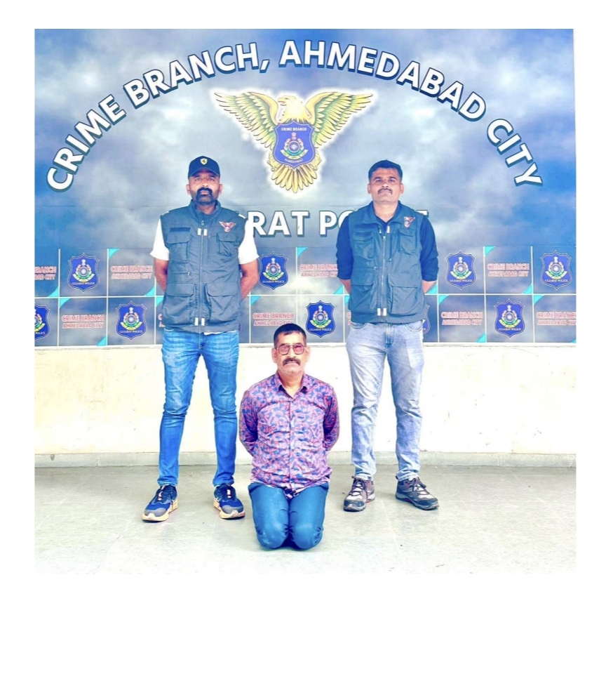 ૨૪ વર્ષથી ફરાર હત્યાના કેસમાં વોન્ટેડ ઇનામી આરોપીને અમદાવાદ ક્રાઈમ બ્રાન્ચે ઝડપી પાડ્યો.
