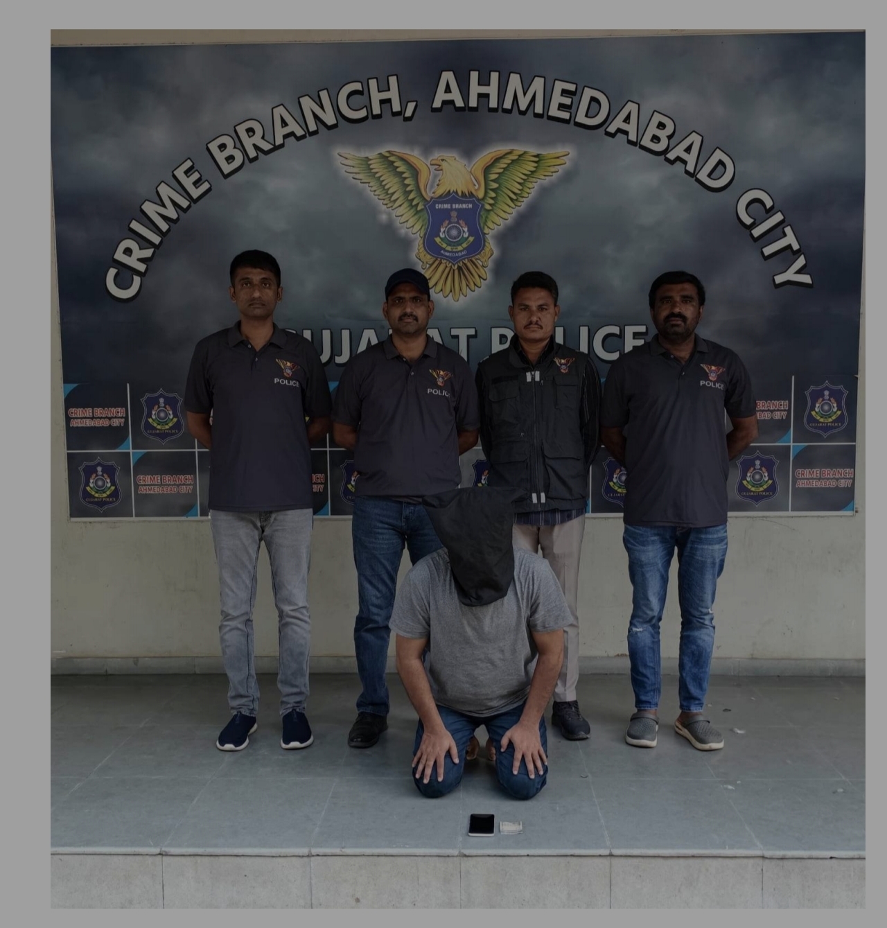 અમદાવાદમાં હત્યાના ગુનામાં ત્રણ વર્ષથી નાસતા ફરતા આરોપીને ક્રાઈમ બ્રાન્ચે ઝડપી પાડ્યો.